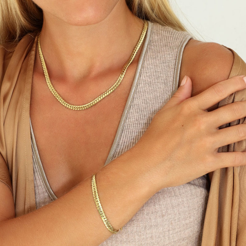 Gold herringbone necklace // Gold