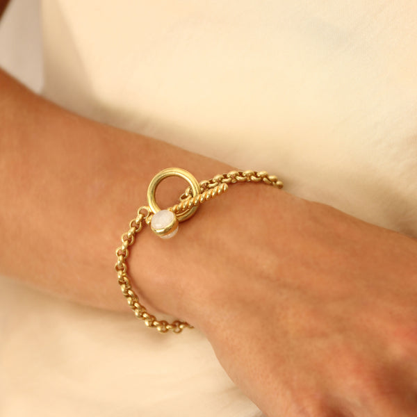 Rolo Chain Moonstone Bracelet with a Toggle clasp // Gold