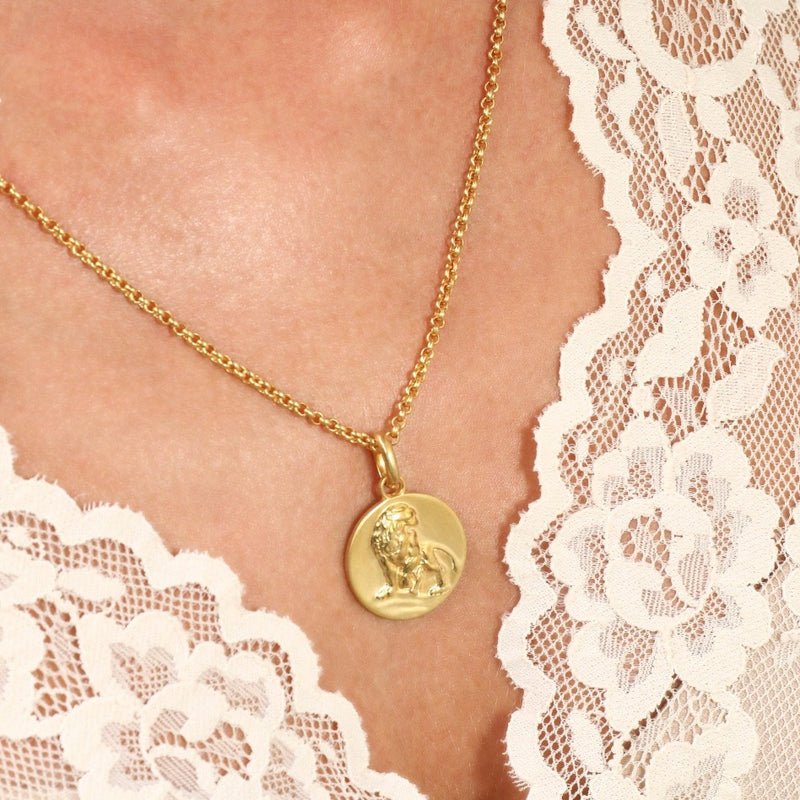 Leo pendant necklace // Gold
