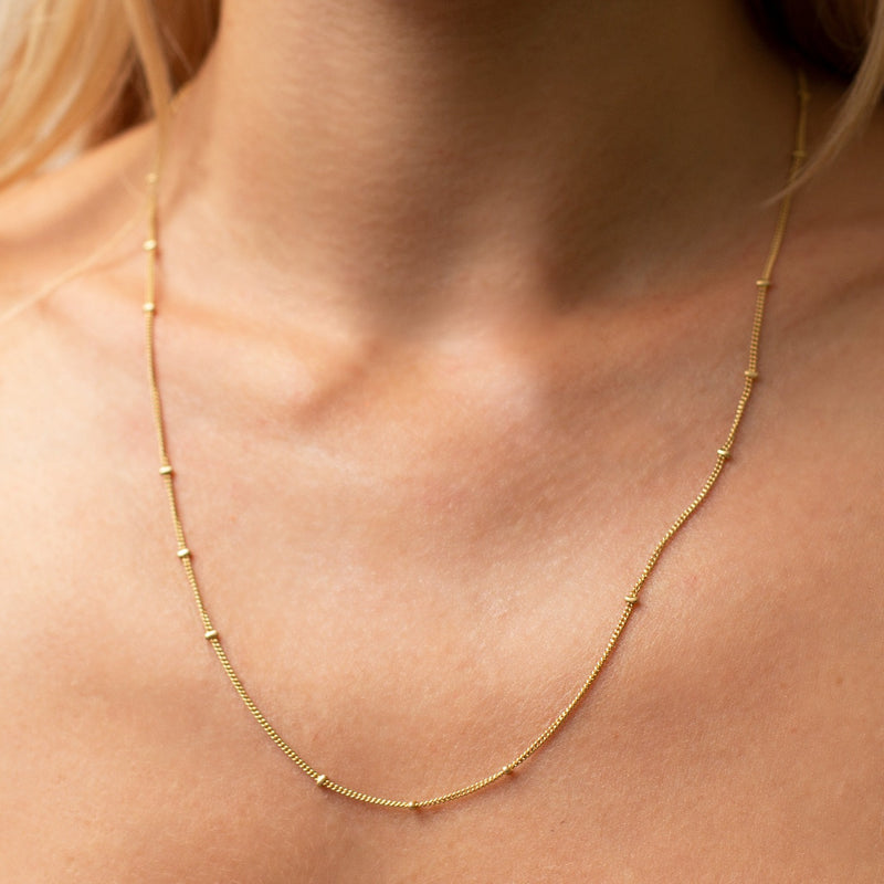 mini mall sphere chain necklace with a lobster clasp // Gold